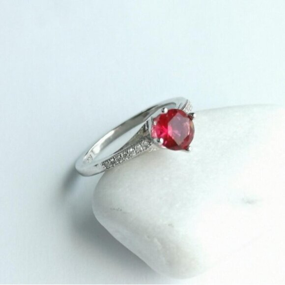 Ruby solitaire ring in Sterling Silver and White Sapphire size 6 🆕 - Picture 5 of 7